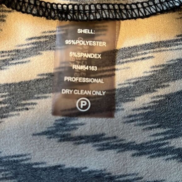 Calvin Klein Size Medium sleeveless top - Picture 4 of 4